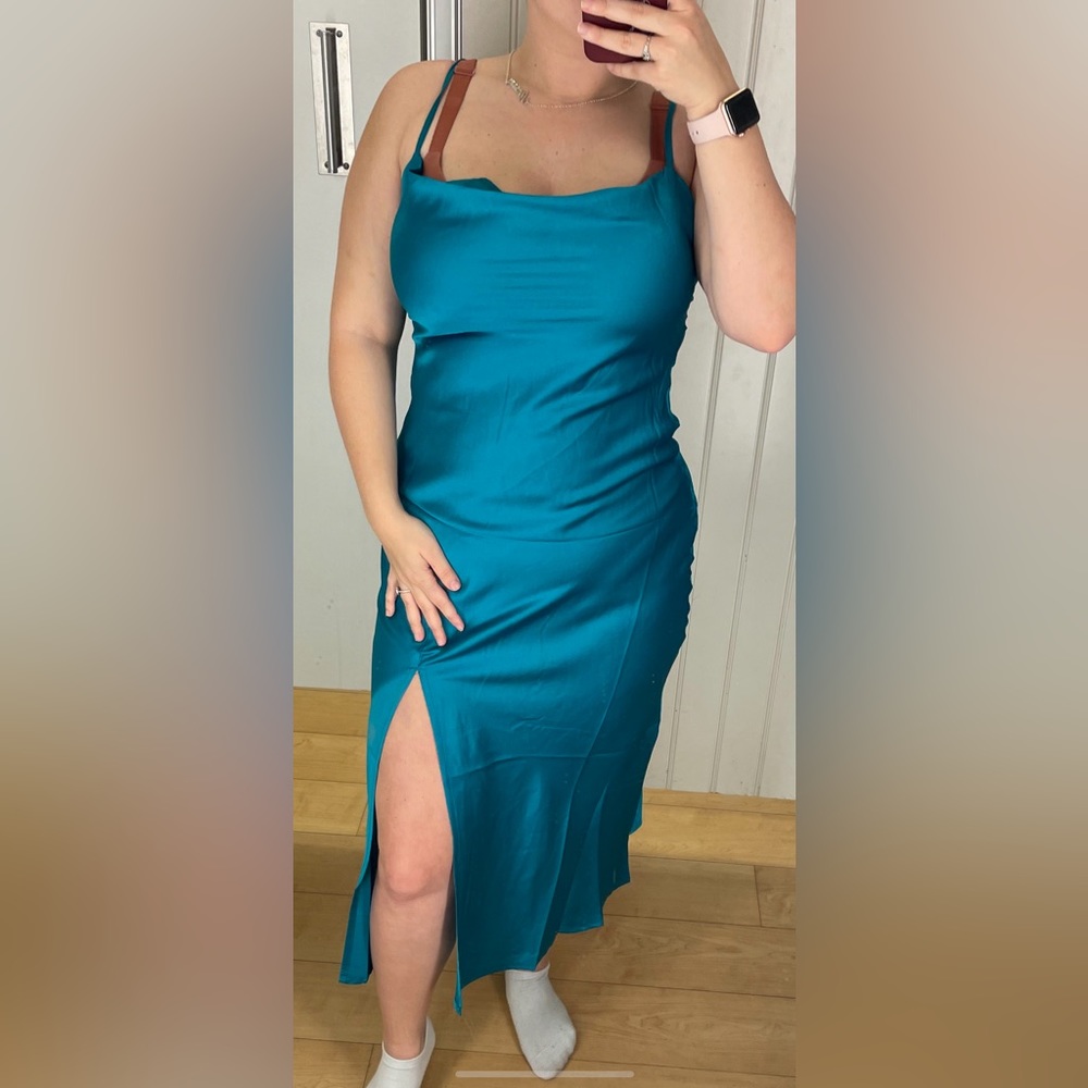 Silky form fitting dress! Size medium! Worn once! Very comfortable!